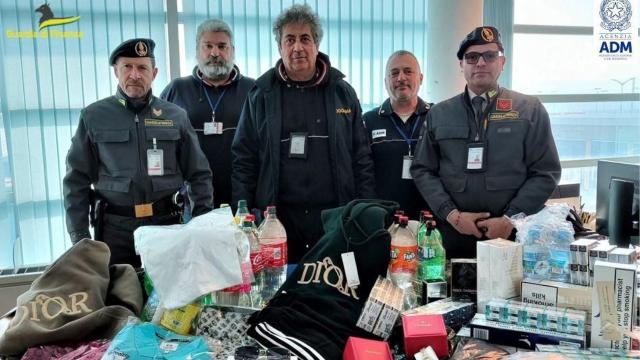 Guardia di Finanza Ancona, accertate 300 violazioni in materia doganale presso l'aereoporto