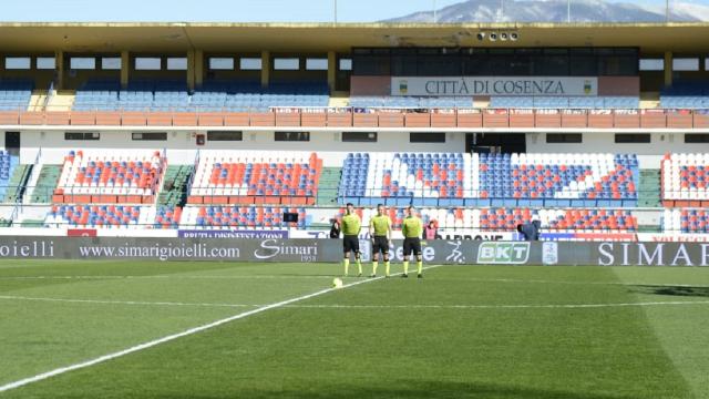 Cosenza-Ascoli, biglietti per ospiti solo con Tessera del Tifoso. Ultras 1898: “Non saremo presenti”