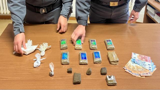 Guardia di Finanza, maxi blitz antidroga tra Civitanova Marche e Tolentino. Sequestrati hashish e cocaina, un arresto