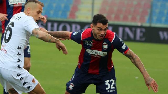 Crotone-Benevento 4-1, highlights