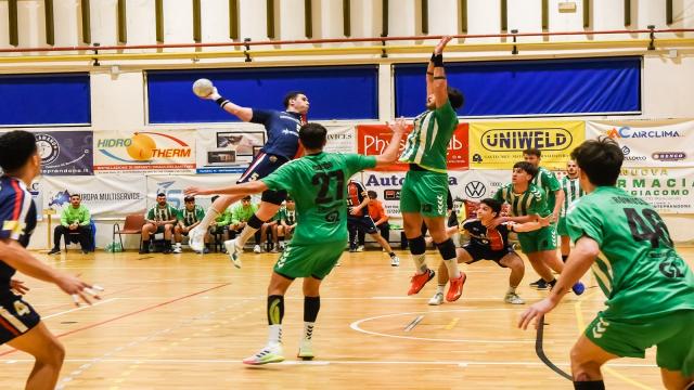 Pallamano, l'Handball Club Monteprandone apre la poule playoff con un pareggio contro Bologna