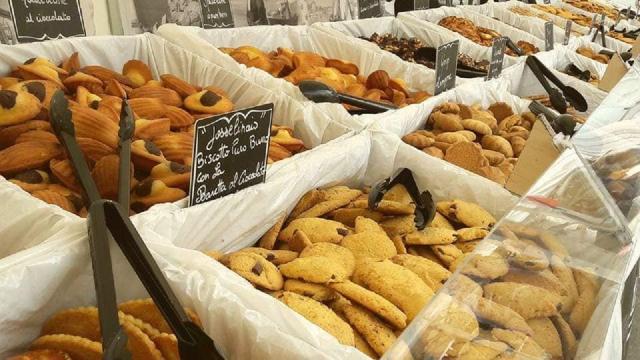 Ascoli Piceno, in Piazza del Popolo nuova edizione del Mercatino Regionale Francese