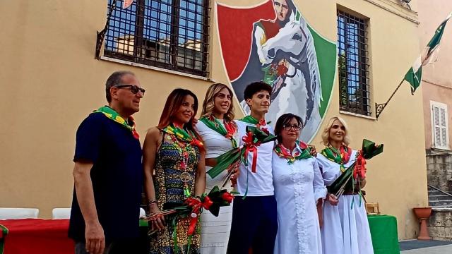 Quintana Ascoli Piceno, la splendida Marianna Velenosi per Sant'Emidio: è lei la dama della 'rosa rossa' di Agosto