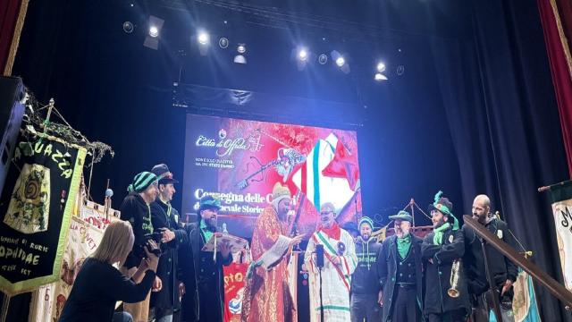 Offida, la chiave della città alla ''Congrega della Guazza''