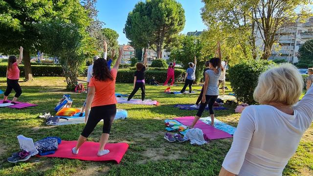 Più di 400 iscritti ai ''Laboratori territoriali di prevenzione della salute'': partite le lezioni di yoga estivo