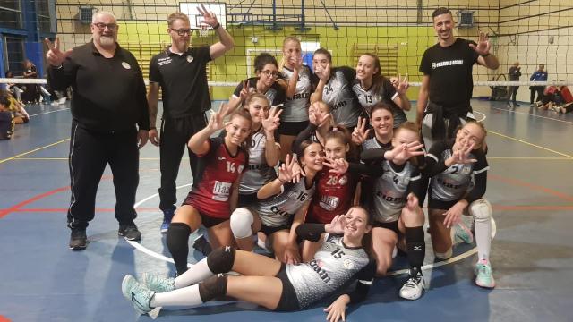 Ottimo esordio per le ragazze della Ciam Pallavolo Ascoli: vittoria per 3-1 contro l'Athena. Sconfitta la maschile