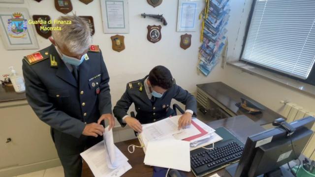 Guardia Finanza Macerata: lotta al 'caporalato', denunciato a Camerino imprenditore per sfruttamento del lavoro