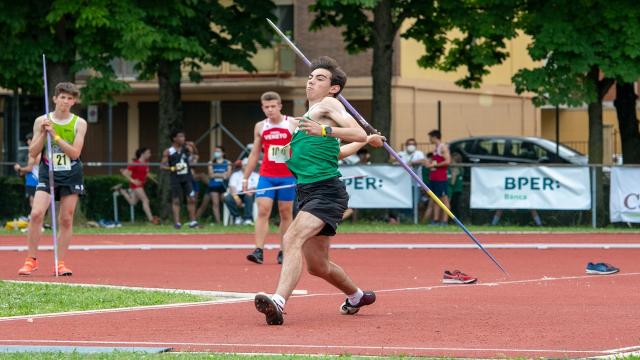 Atletica leggera, a Pesaro vola lontano il giavellotto del giovane ascolano Colonnella