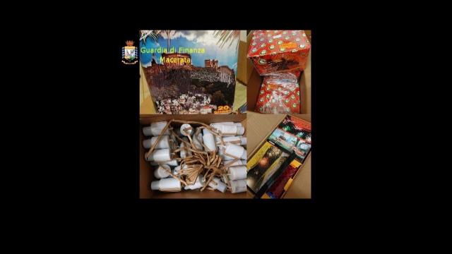 Guardia di Finanza di Macerata, sequestrati circa 125 chili di fuochi d'artificio illegalmente detenuti