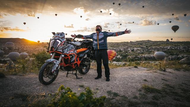 “Offida Cinemaperto 2024”, proiezione del documentario 'Long way east' con l'incredibile avventura di Marretta