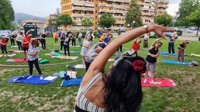 Villa Pigna, tornano le lezioni estive gratuite di yoga tenute dall’insegnante Eugenia Brega