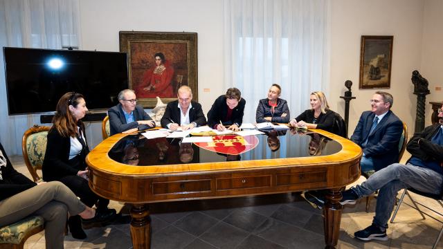 Ascoli Piceno, sottoscritto il protocollo d'intesa su affido familiare che disciplina i rapporti tra Ambiti Territoriali
