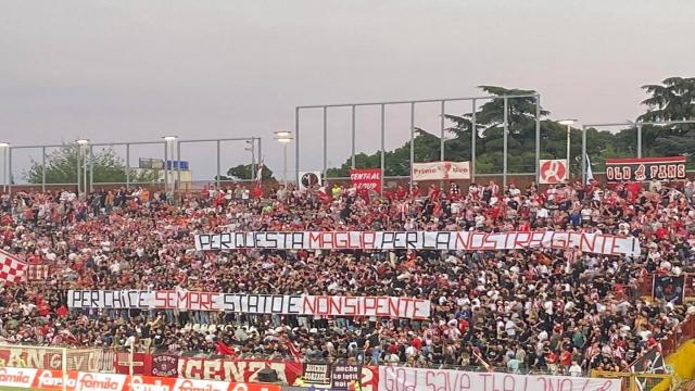 Playout Serie B, Vicenza-Cosenza 1-0. Un gol nel finale del 40enne Maggio avvicina i veneti alla salvezza
