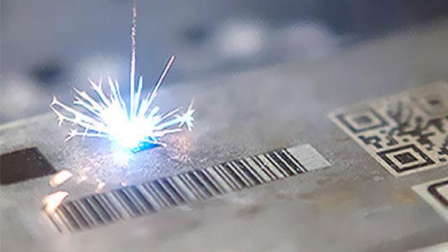 La marcatura laser a colori: come funziona e a cosa serve