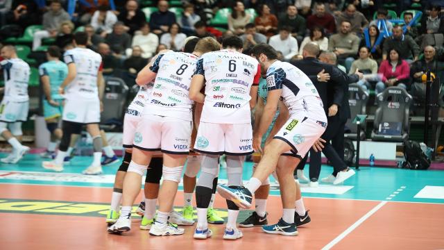 Pallavolo A2, la Yuasa Battery Grottazzolina chiude l'anno con un punto prezioso a Cuneo