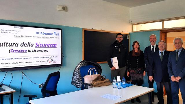 Ascoli Piceno, al Liceo Scientifico 'Orsini' la cultura della sicurezza dei Maestri del Lavoro