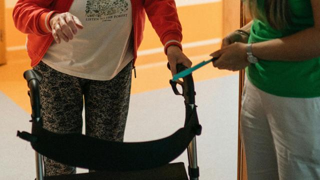 Cgil e Spi Cgil Marche su anziani: rischio collasso sociale. Rette case di riposo sempre più care
