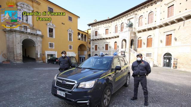 Guardia Finanza Fermo, contrasto evasione e frodi fiscali. Intensa attività per riciclaggio e falsificazione monetaria 