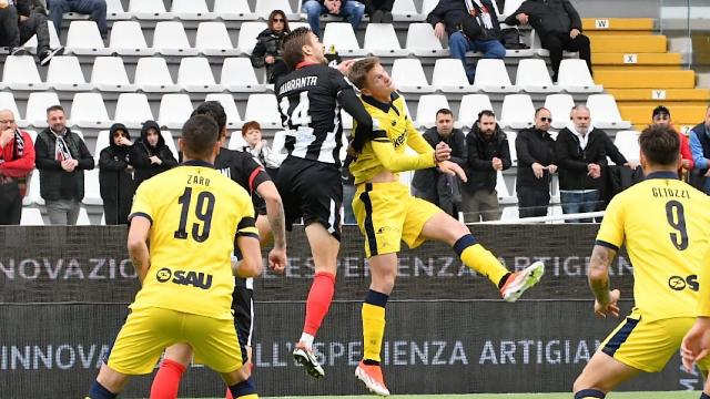 Ascoli-Modena 0-0, solito scialbo pari a reti bianche e la salvezza si allontana. Nestorovski sbaglia un rigore