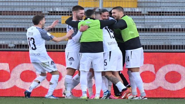 Como-Ascoli 0-2, vittoria pesantissima al “Sinigaglia”. Decimo gol per Mendes, espulso Odenthal
