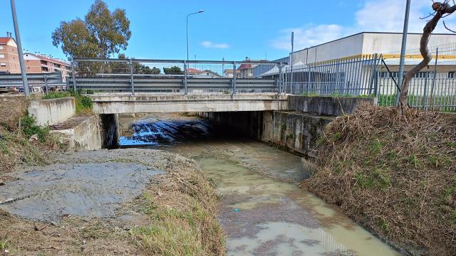 San Benedetto: falci e pulizie all’Agraria, interventi anche sul canale consortile