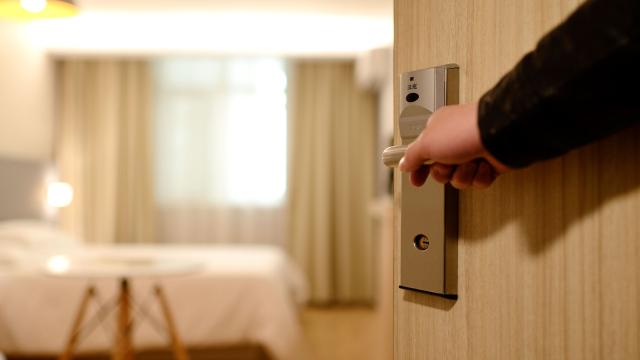 Questura Ascoli, controlli a B&B ed attività ricettive. Denunciati 2 gestori per omessa comunicazione persone alloggiate