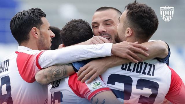 Reggiana-Cosenza 1-1, Varone replica nella ripresa a Gliozzi. Entrambe le squadre a +1 sull'Ascoli
