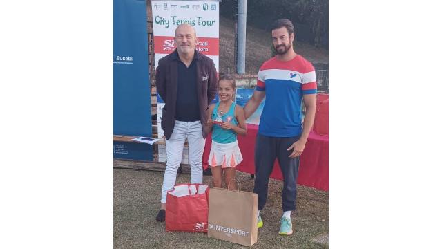 Scuola Tennis del Circolo Montanari di Porto d’Ascoli: Nicole Rondina conquista il titolo di campionessa regionale 