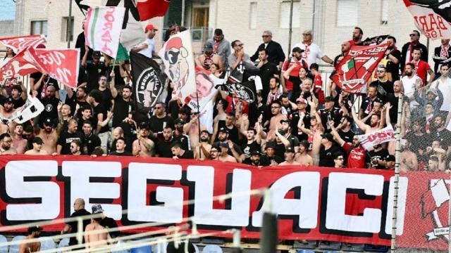 Playoff Serie B, Cagliari-Bari 1-1. Antenucci su rigore nel recupero replica a Lapadula. Cheddira sbaglia dagli 11 metri