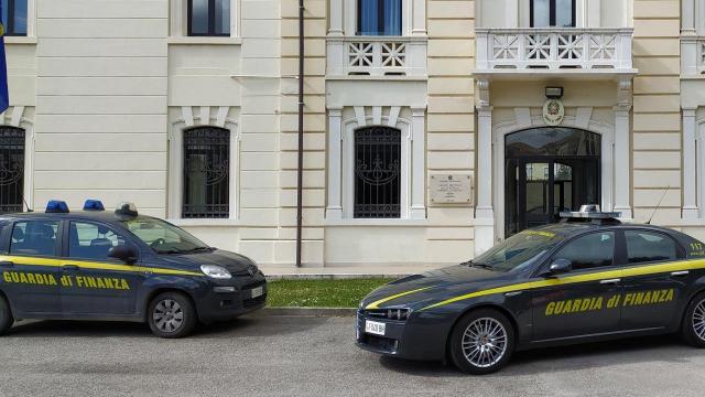 Guardia di Finanza Teramo: a Colonnella sequestro immobile adibito a casa d'appuntamenti, denunciati due donne e un uomo