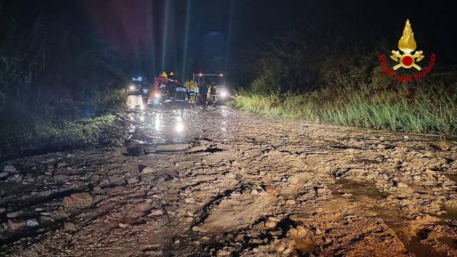 Maltempo, danni e disagi nelle Marche. Situazione critica ad Ancona con evacuazione persone per allagamenti  