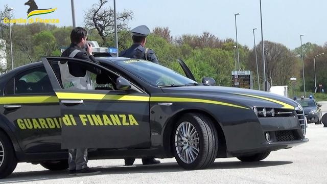 Guardia Finanza Ascoli, illecita percezione di contributi a fondo perduto per 180.000 euro. 21 denunciati