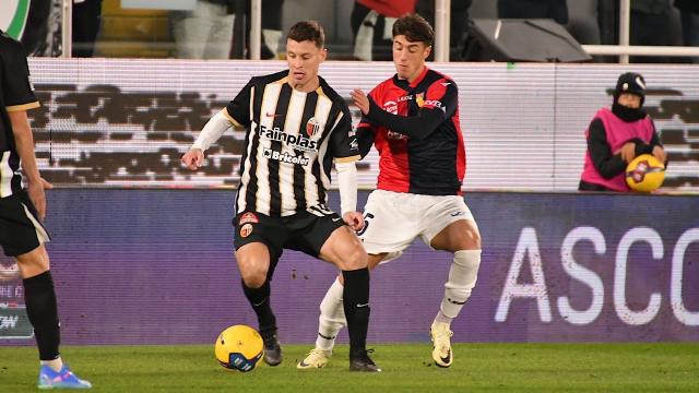 Ascoli-Gubbio 1-0, un autogol di Pirrello spinge il Picchio al ritorno alla vittoria. Umbri chiudono in 9
