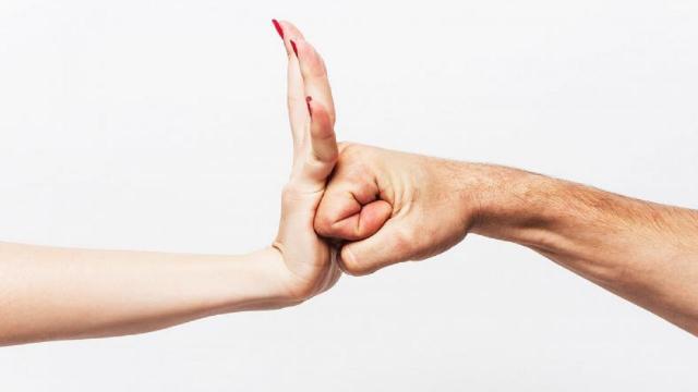Regione Marche, 100mila euro per il contrasto alla violenza di genere destinati alle giovani generazioni 