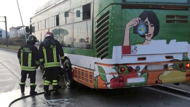 Ascoli Piceno, principio d'incendio su un autobus di linea urbana. Nessun problema per i passeggeri