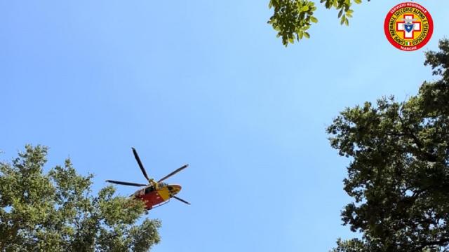 Soccorso Alpino e Speleologico interviene a Rotella per soccorrere boscaiolo ferito da motosega