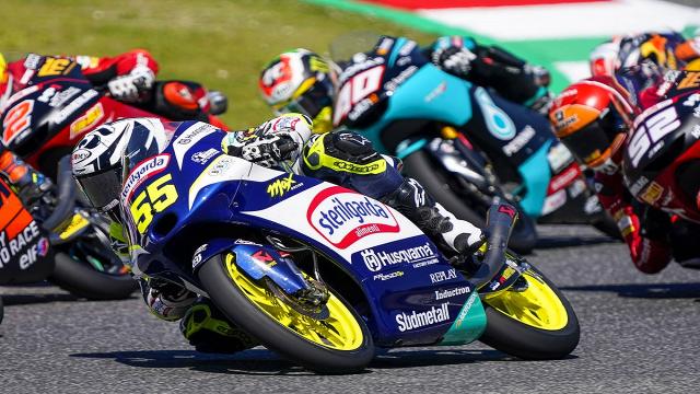 Moto3, Fenati lotta sempre in testa al Mugello e poi chiude in sesta posizione. Lutto per Dupasquier