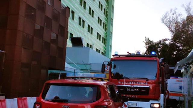 San Benedetto del Tronto, scaldabagno in fiamme al 'Madonna del Soccorso'. Tempestivo intervento dei Vigili del Fuoco