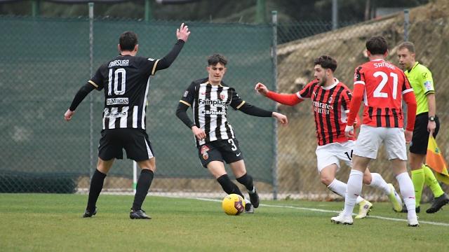 Ascoli-Milan Futuro 2-2, un brutto Picchio evita la sconfitta nel finale con i rossoneri in dieci