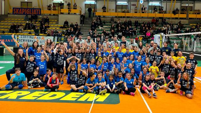 Pallavolo giovanile e territorio: Grottazzolina, successo per Giocavolley con 100 ragazzi per un pomeriggio di festa