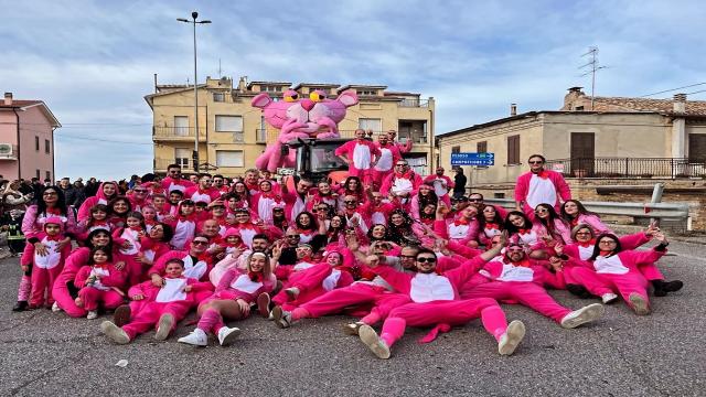 Montefiore dell’Aso, in un clima di festa si è svolta la prima sfilata del Carnevale