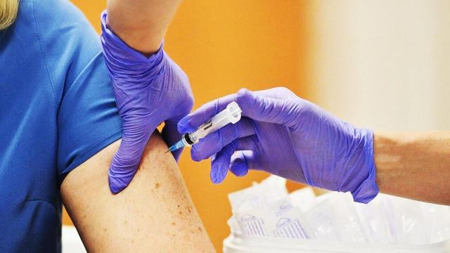Marche, parte la campagna vaccinale. Possibile la co-somministrazione anti-influenzale ed anti-Covid19