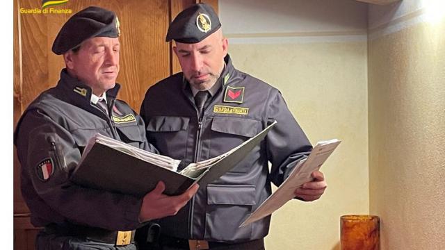 Guardia di Finanza Ancona, riciclaggio internazionale di denaro sporco. Sequestrato B&B con piscina