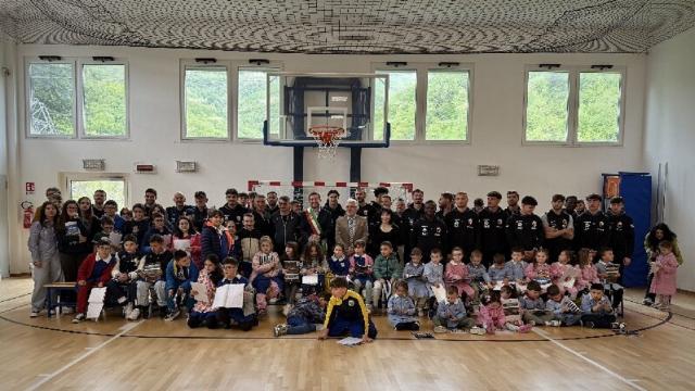 Ascoli Calcio, squadra in visita alla scuola ed al Comune di Arquata del Tronto