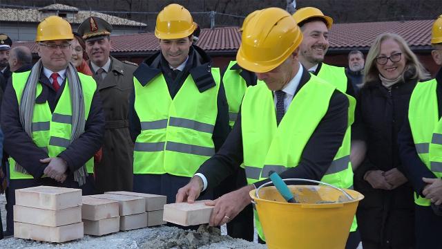 Arquata del Tronto, posata la prima pietra per il nuovo Palazzetto dello Sport. Ministro Abodi: ''Cambio di passo''