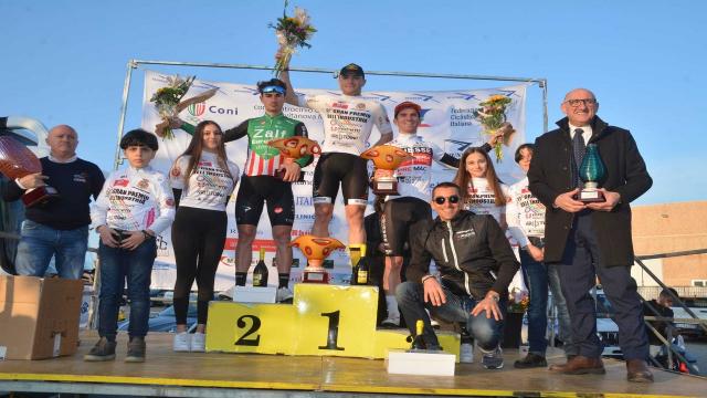 Ciclismo, Gran Premio dell’Industria-Memorial Cesare Lattanzi di marca toscana con lo sprint vincente di Cataldo