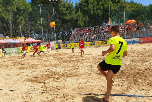 San Benedetto del Tronto, successo per il Trofeo Chalet 2023 di beach soccer. Oltre 200 i ragazzi che hanno partecipato