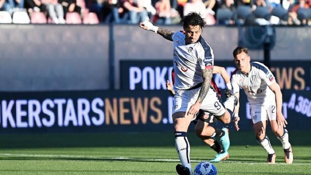Serie B, l'attaccante del Cagliari Lapadula eletto Mvp del mese di Marzo 2023