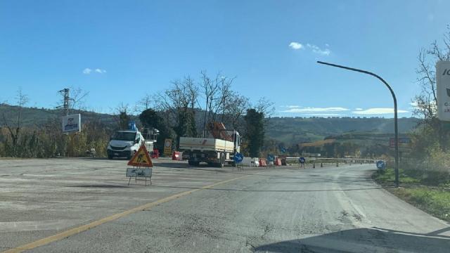 Ponte Ancaranese, pronta la riapertura in doppio senso di circolazione con l’attivazione dell’impianto semaforico 