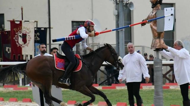 Quintana Ascoli Piceno: Giostra di Agosto 2023. Vince Lorenzo Melosso, delirio rossoazzurro a Porta Romana